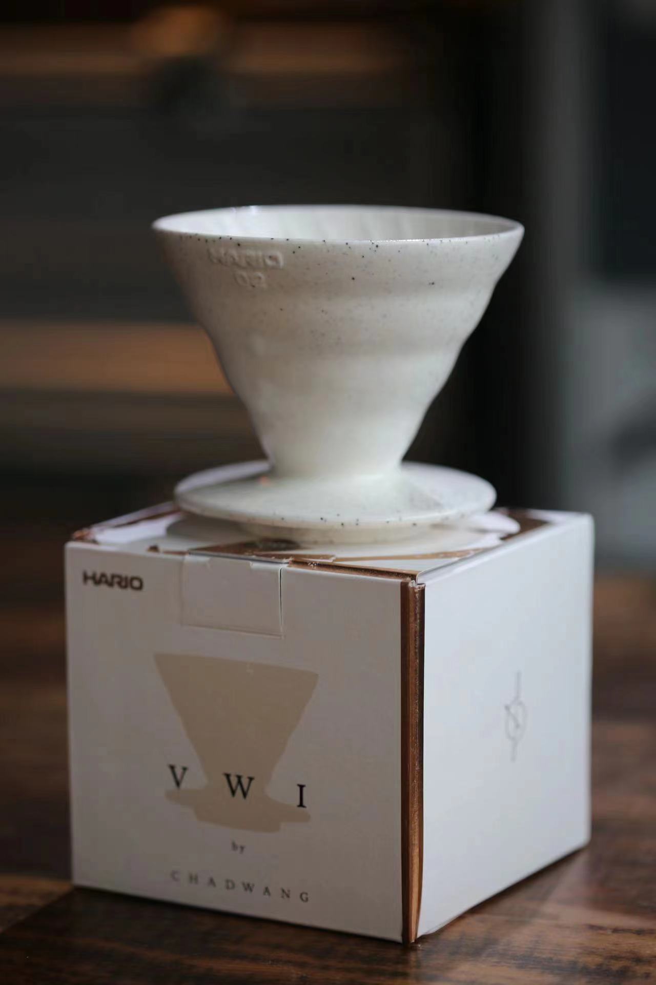 Hario Coffee Equipment - Hario World Collaborative V60 Kaffeesatz-Filterbecher für